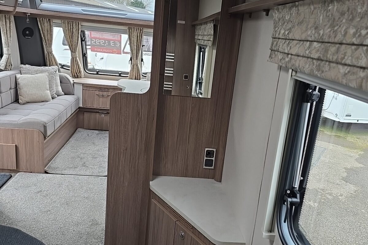2025 COACHMAN VIP 575