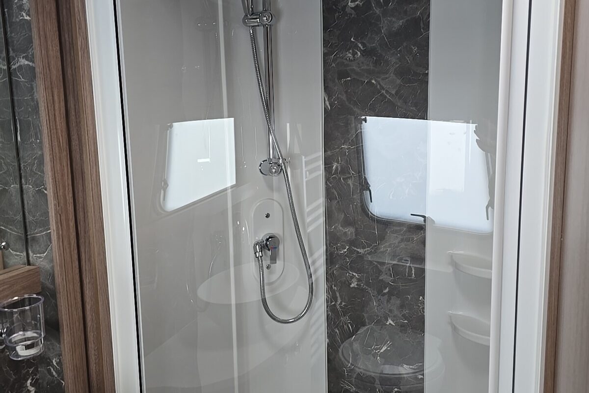 2025 COACHMAN VIP 575