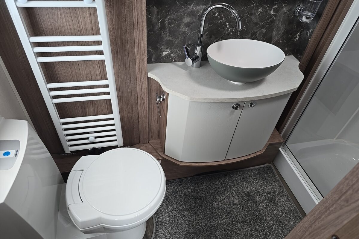 2025 COACHMAN VIP 575