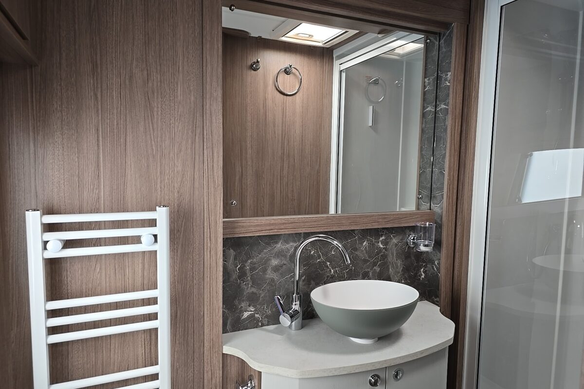 2025 COACHMAN VIP 575