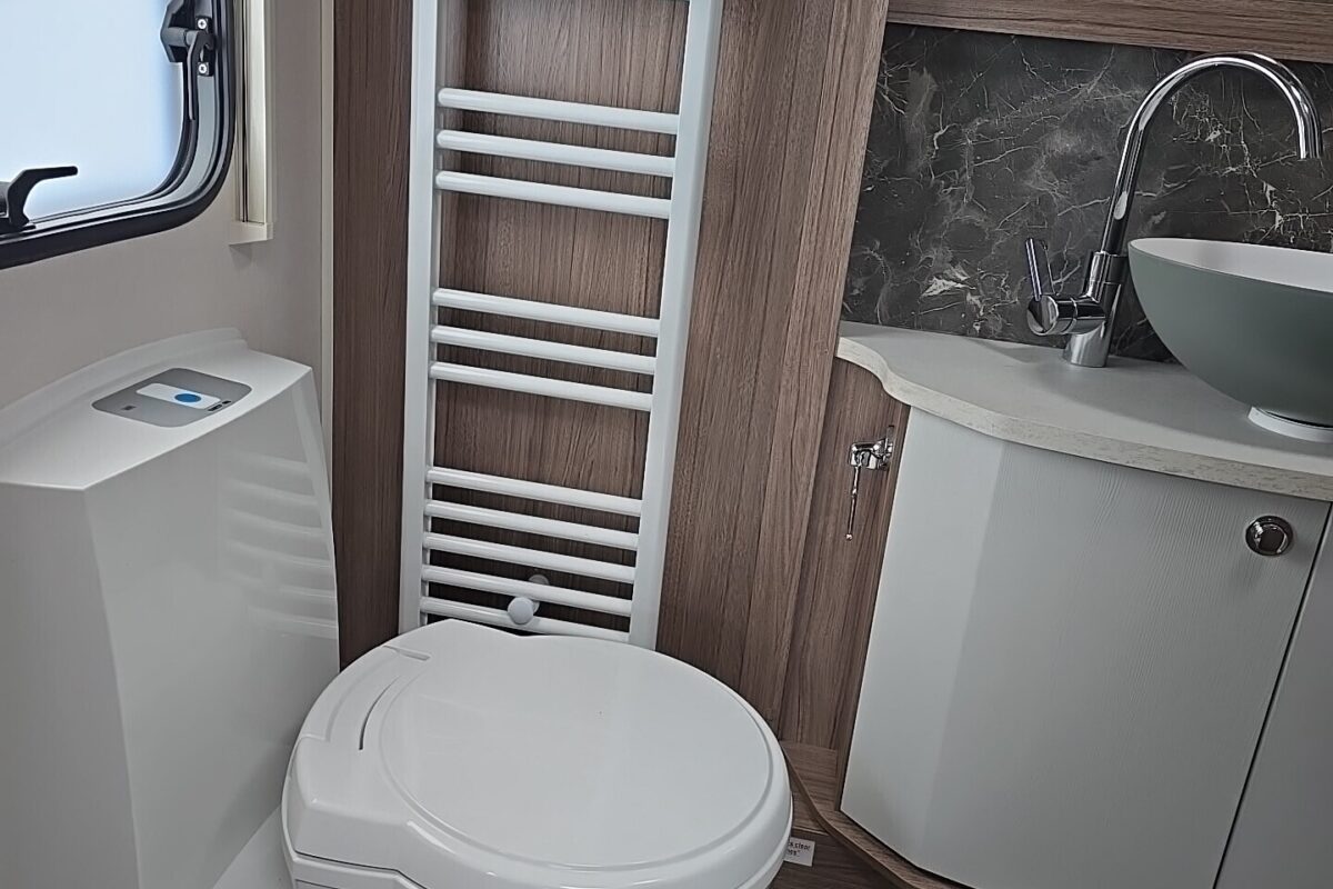 2025 COACHMAN VIP 575