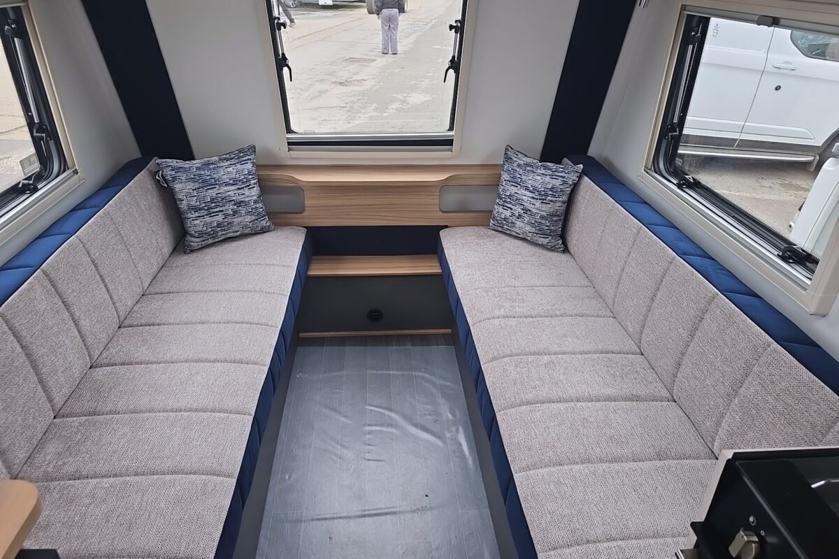 2026 Bailey Discovery D4-2 Seating