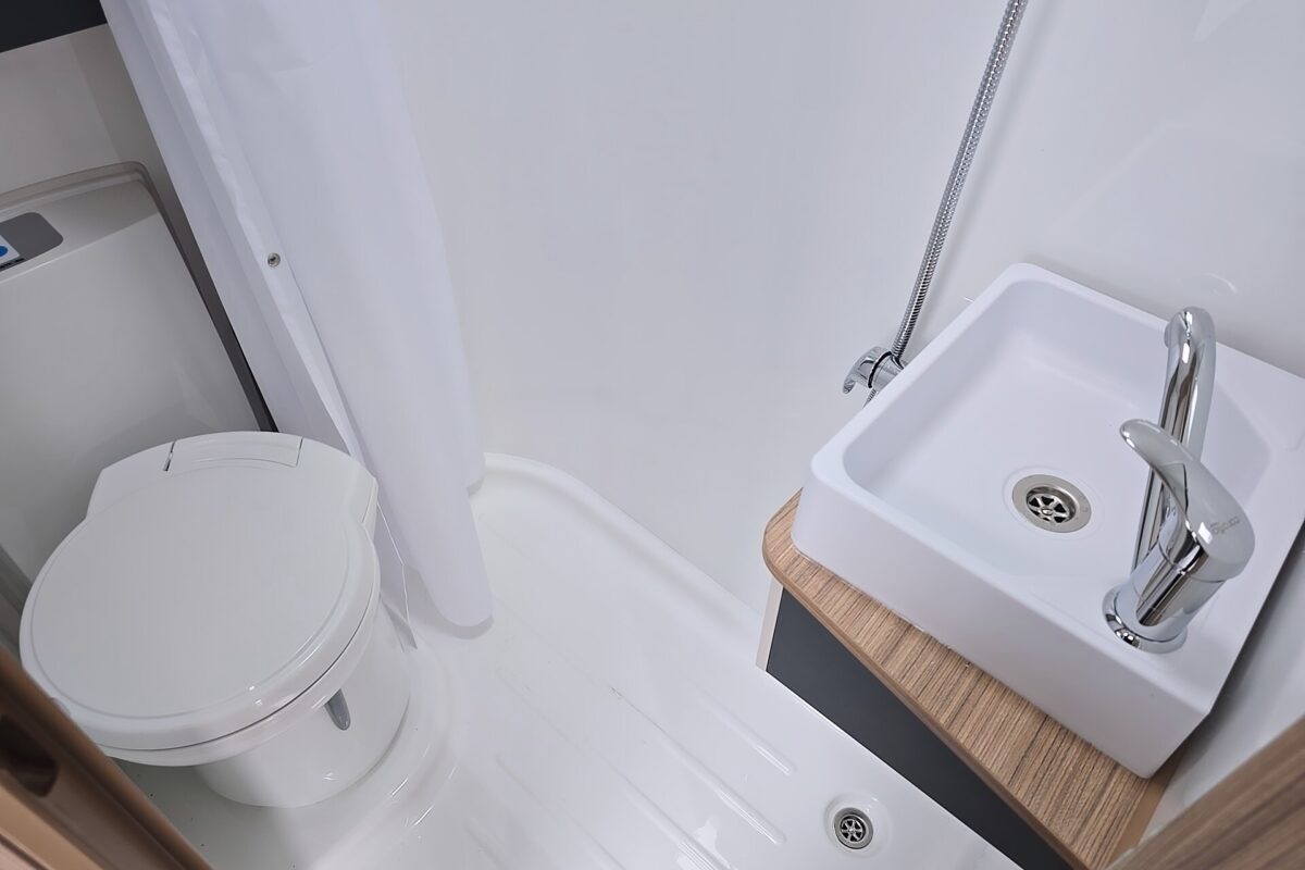 2026 Bailey Discovery D4-2 Washroom