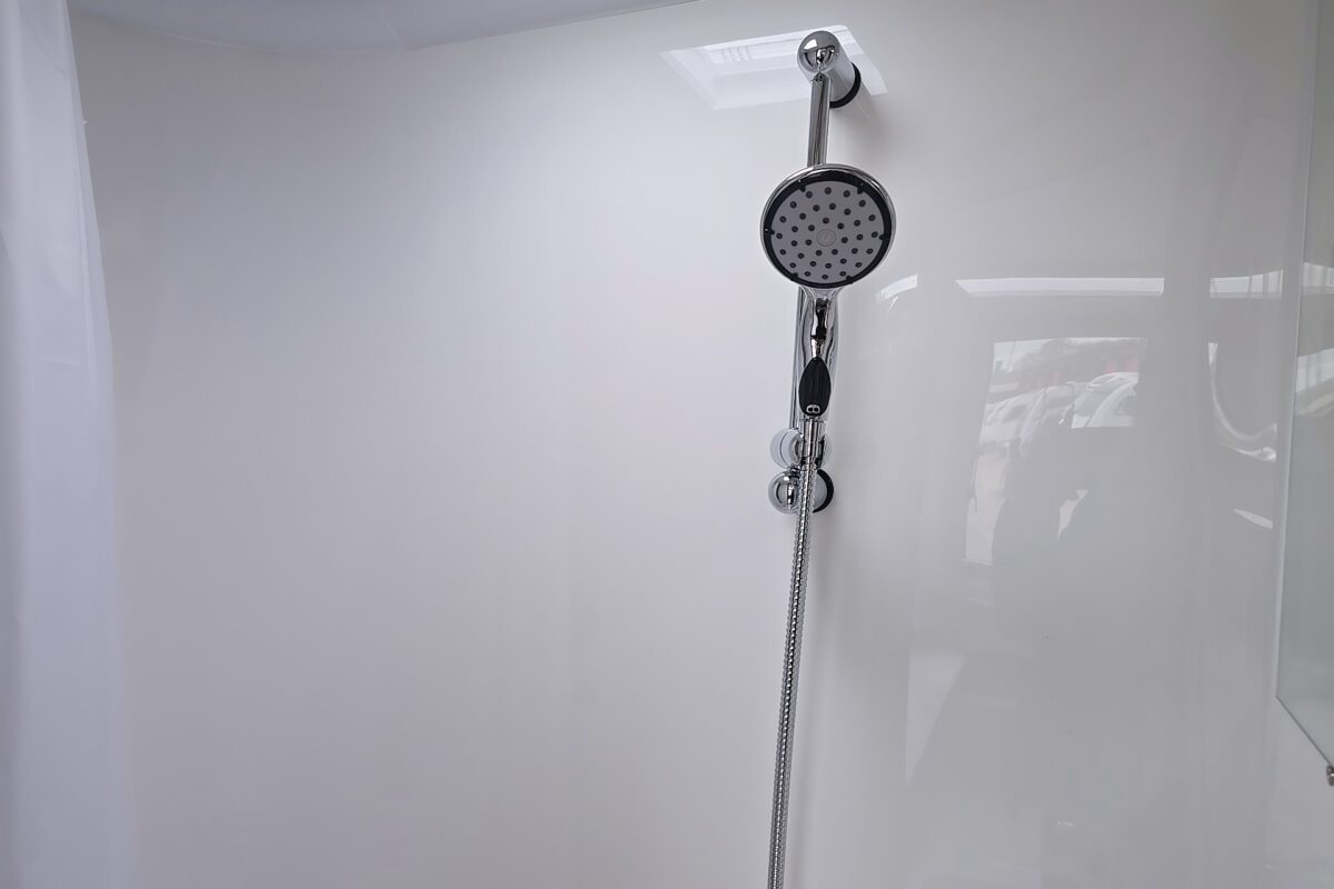 2026 Bailey Discovery D4-2 Shower