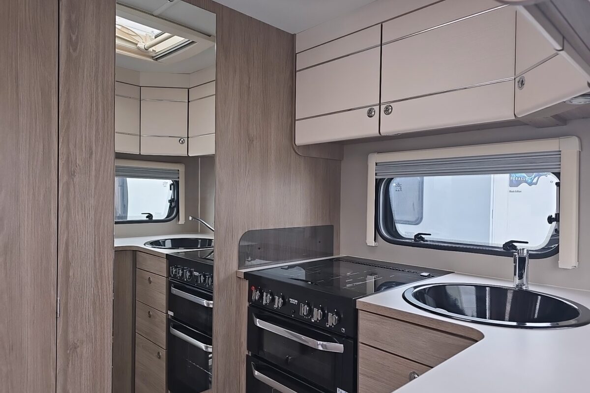 2018 COMPASS CASITA KENSINGTON 462