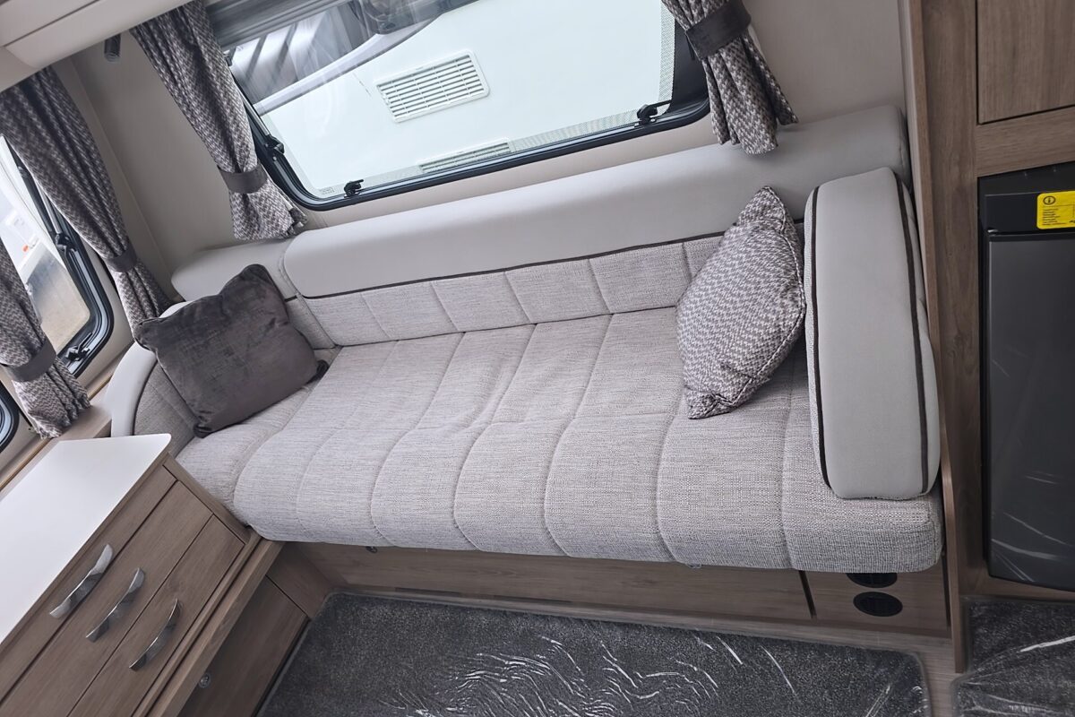 2018 COMPASS CASITA KENSINGTON 462