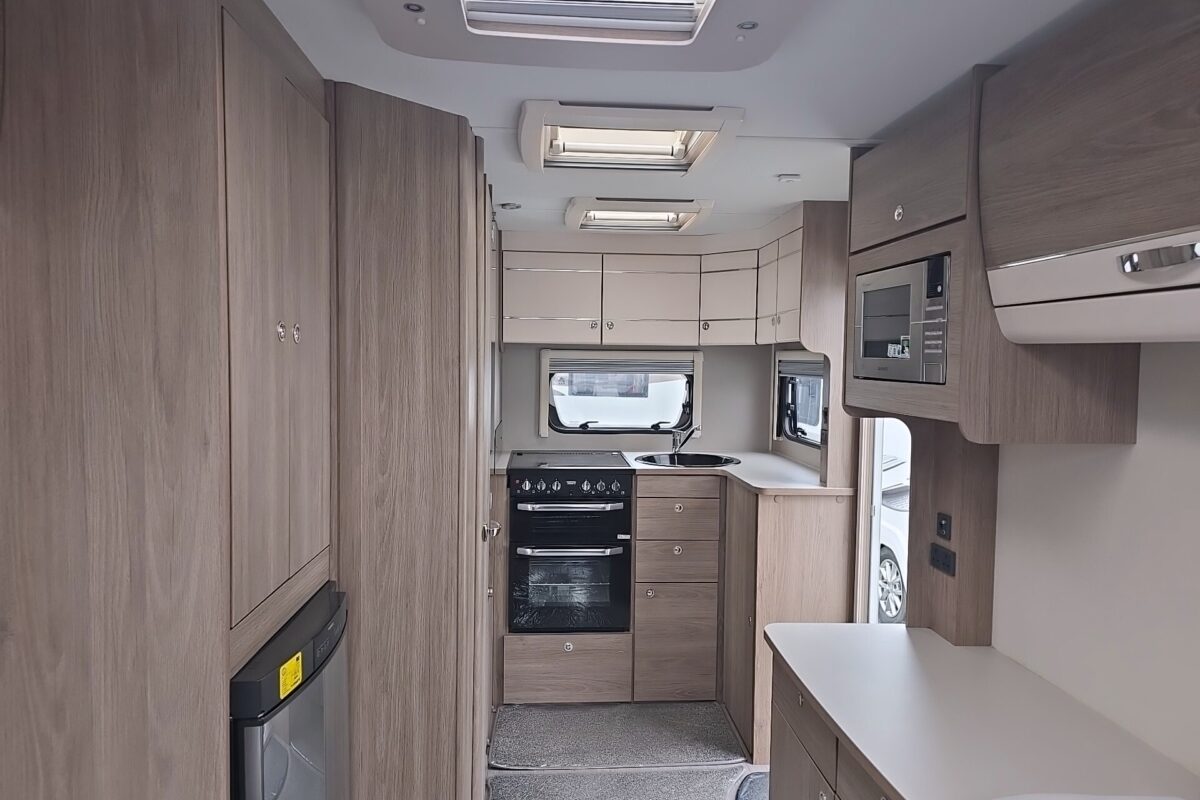 2018 COMPASS CASITA KENSINGTON 462