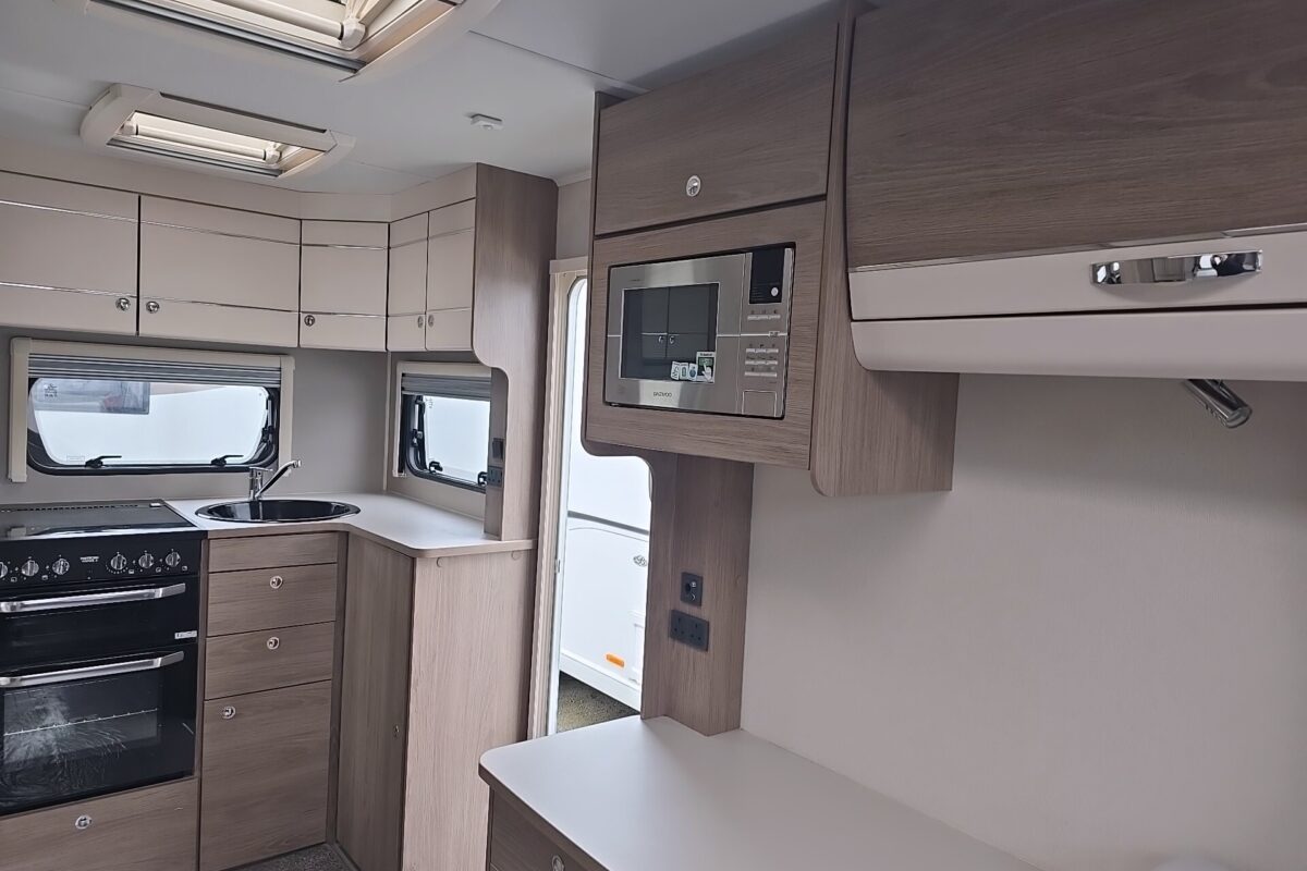 2018 COMPASS CASITA KENSINGTON 462