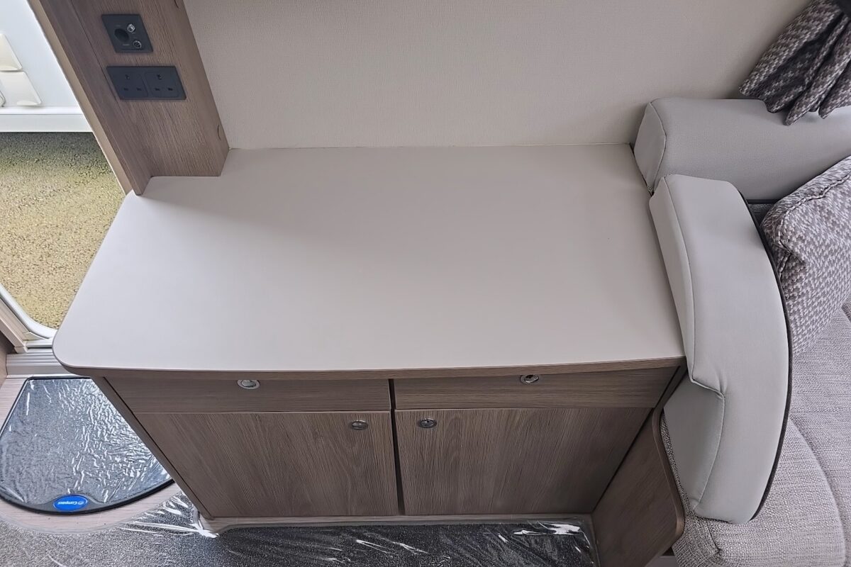 2018 COMPASS CASITA KENSINGTON 462