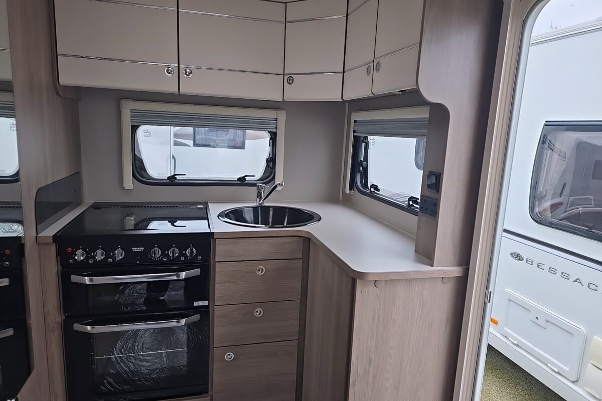 2018 COMPASS CASITA KENSINGTON 462