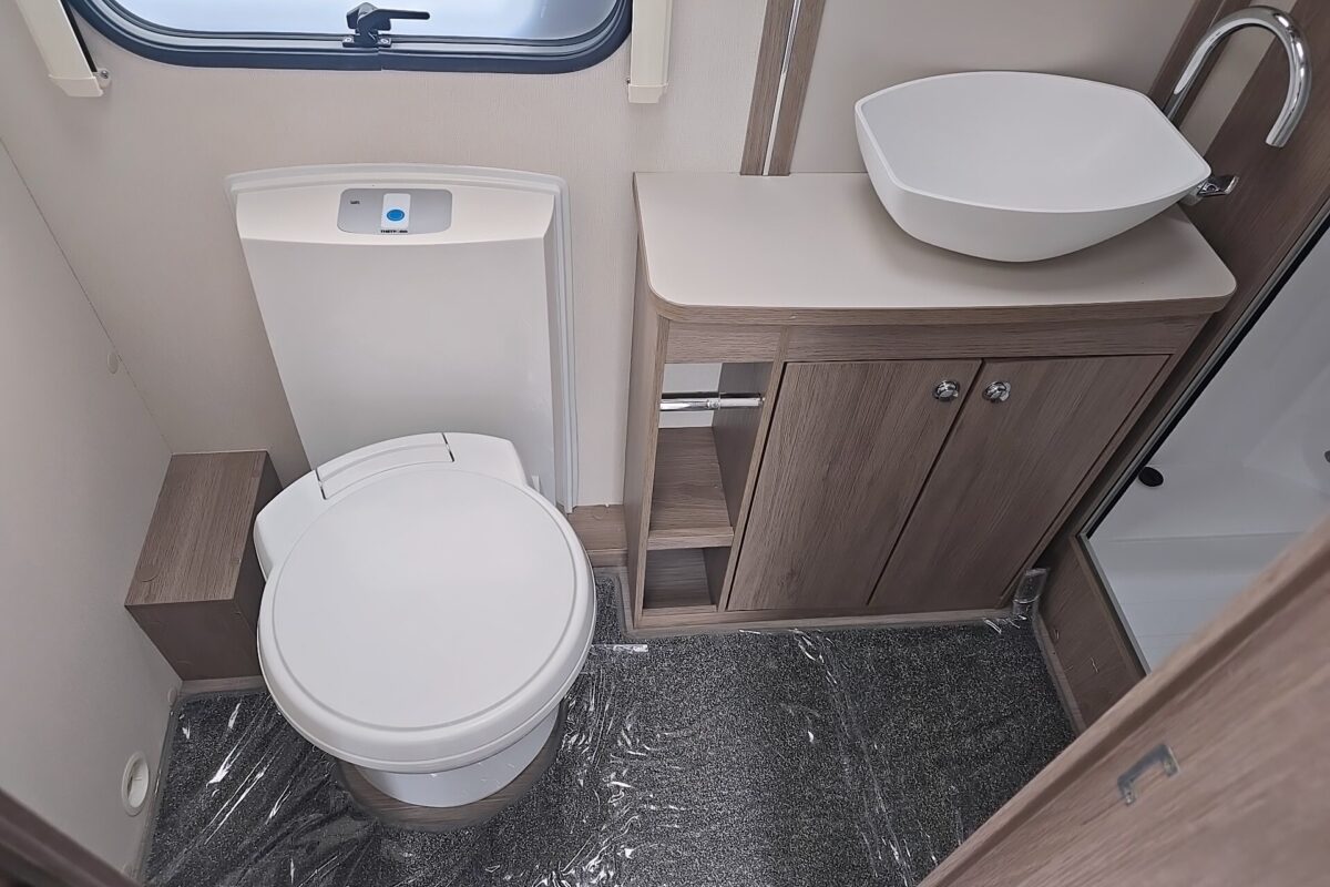 2018 COMPASS CASITA KENSINGTON 462