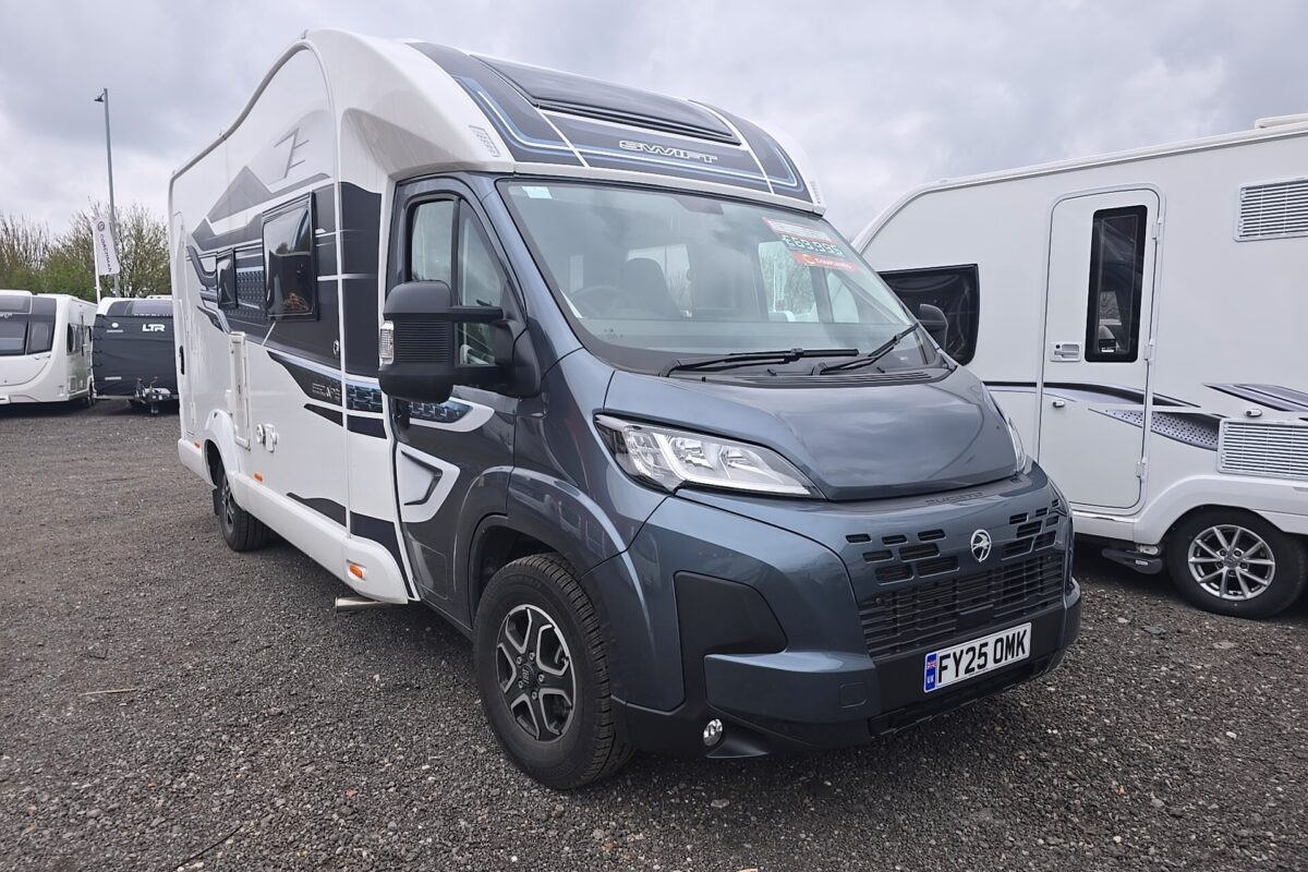 2025 SWIFT ESCAPE 640 FRONT O/S