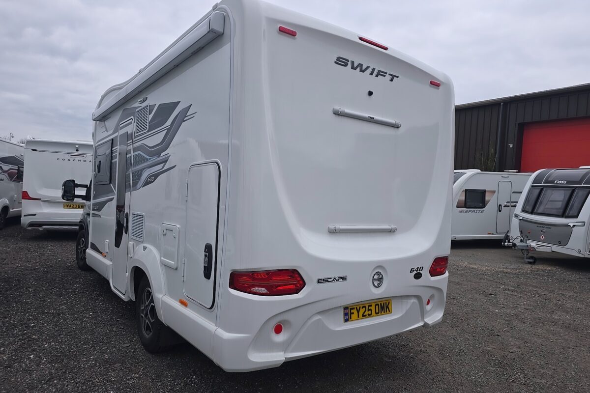 2025 SWIFT ESCAPE 640 REAR N/S