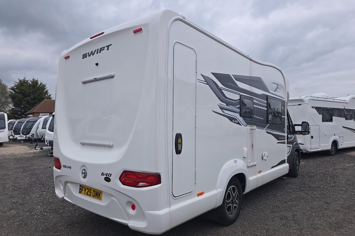 2025 SWIFT ESCAPE 640 REAR O/S
