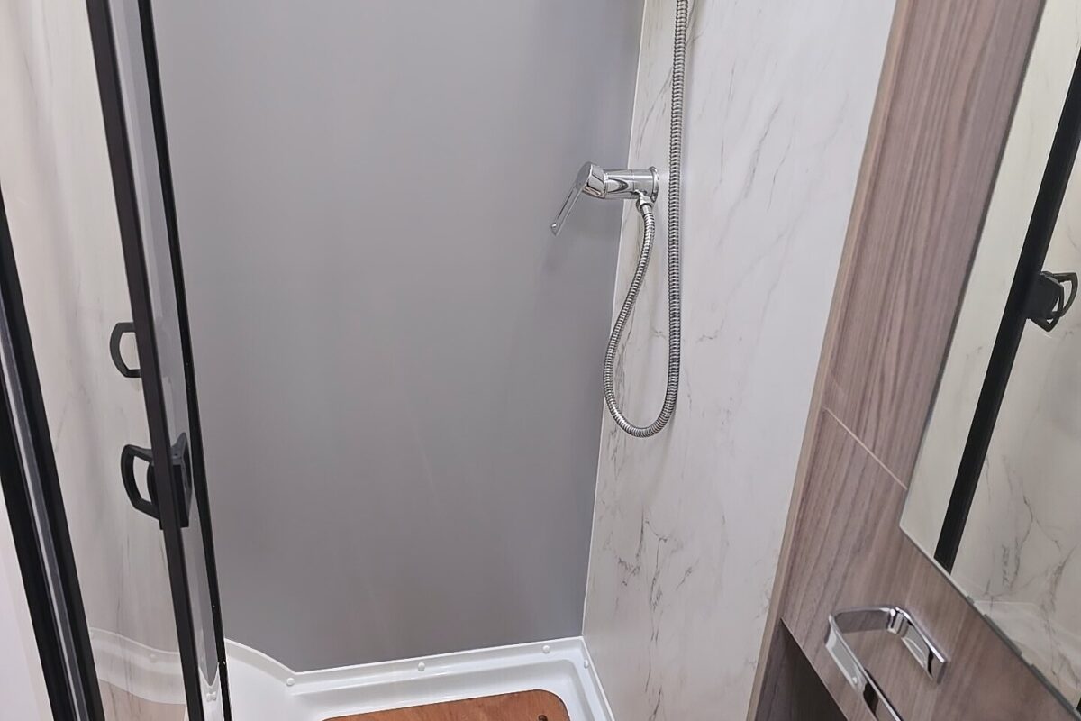 2025 SWIFT ESCAPE 640 SHOWER