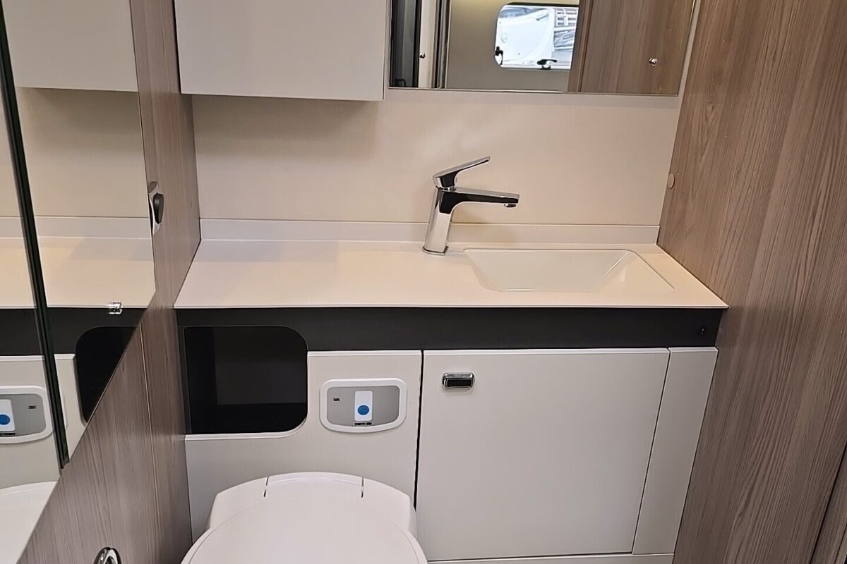 2025 SWIFT ESCAPE 640 WASHROOM