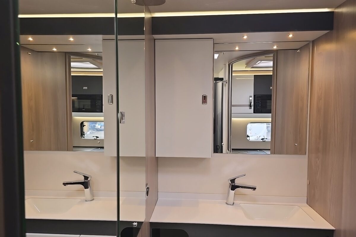 2025 SWIFT ESCAPE 640 WASHROOM
