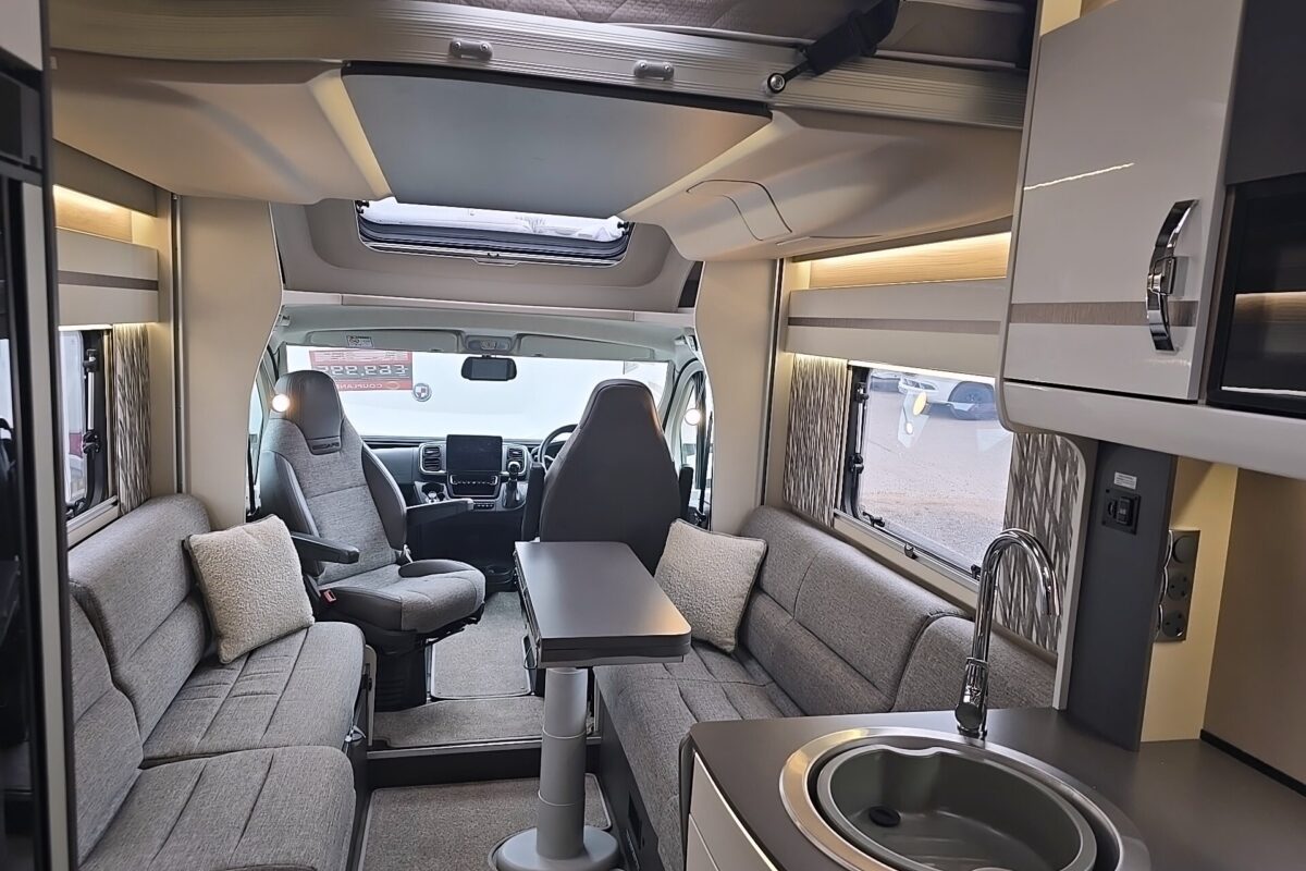 2025 SWIFT ESCAPE 640 DROP DOWN BED