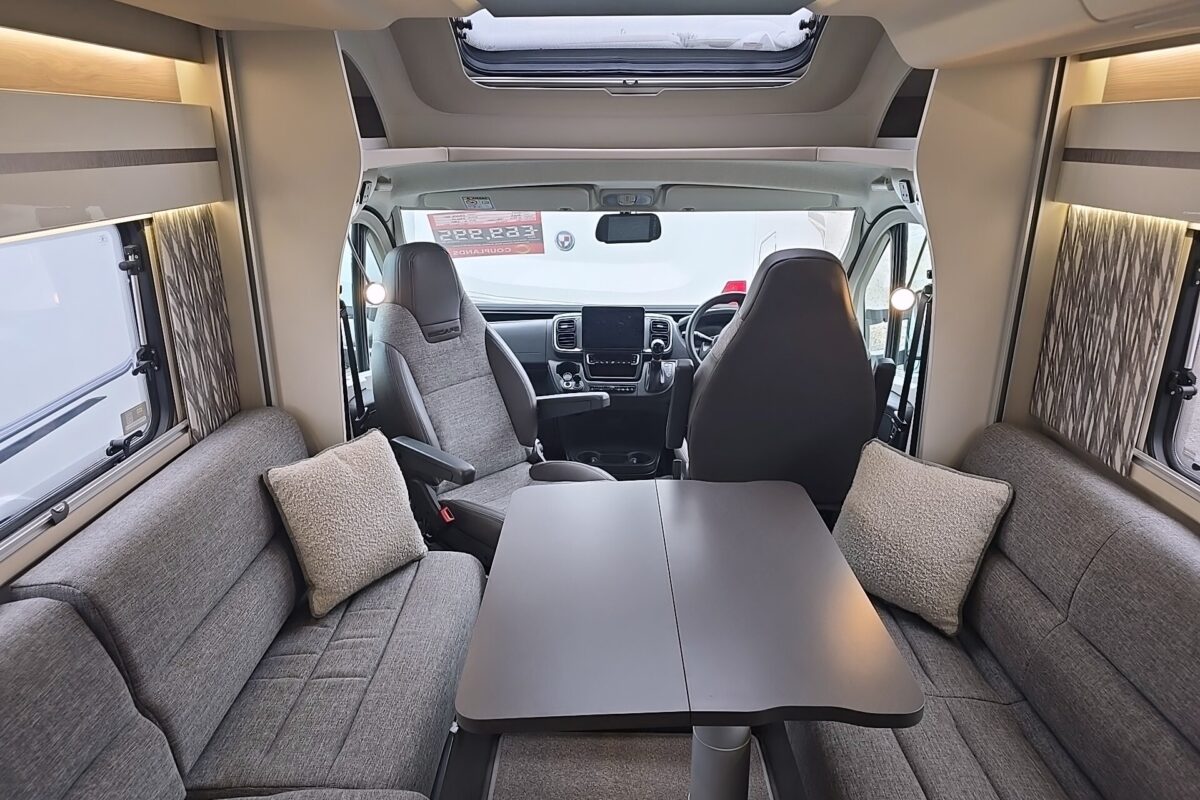 2025 SWIFT ESCAPE 640 LOUNGE