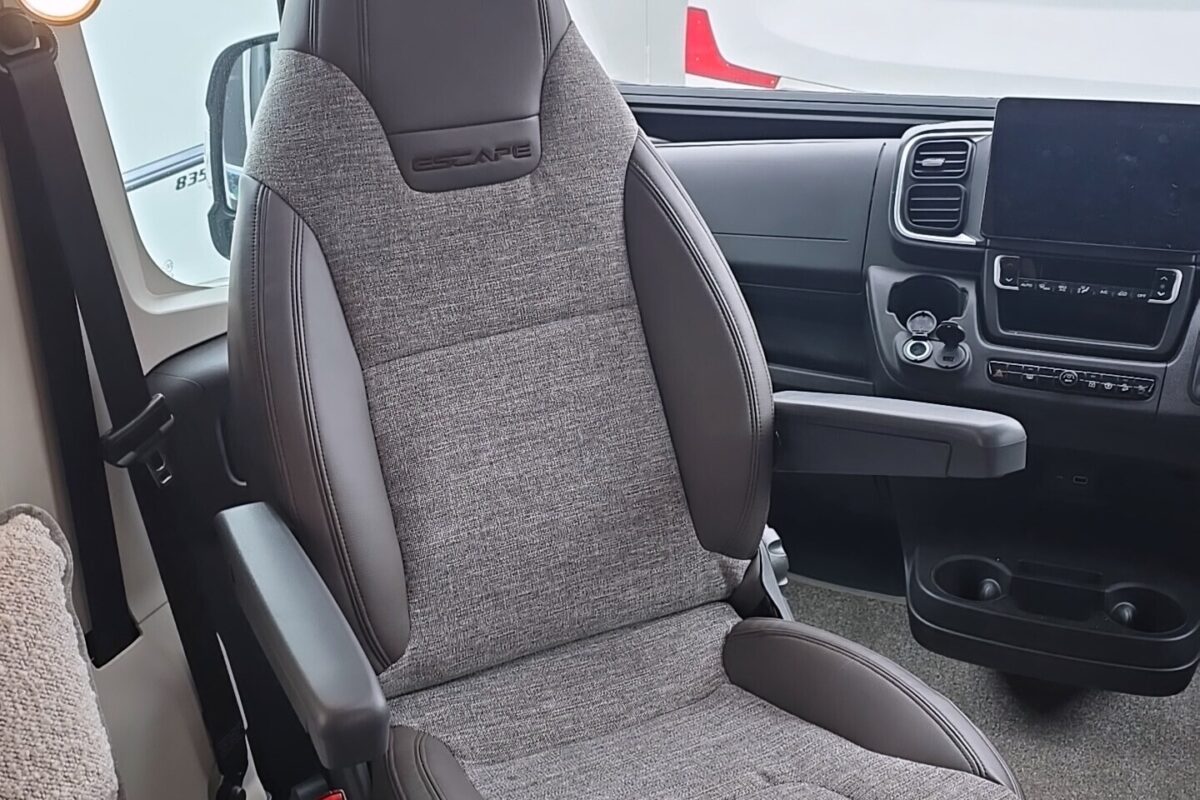 2025 SWIFT ESCAPE 640 PILOT SEAT