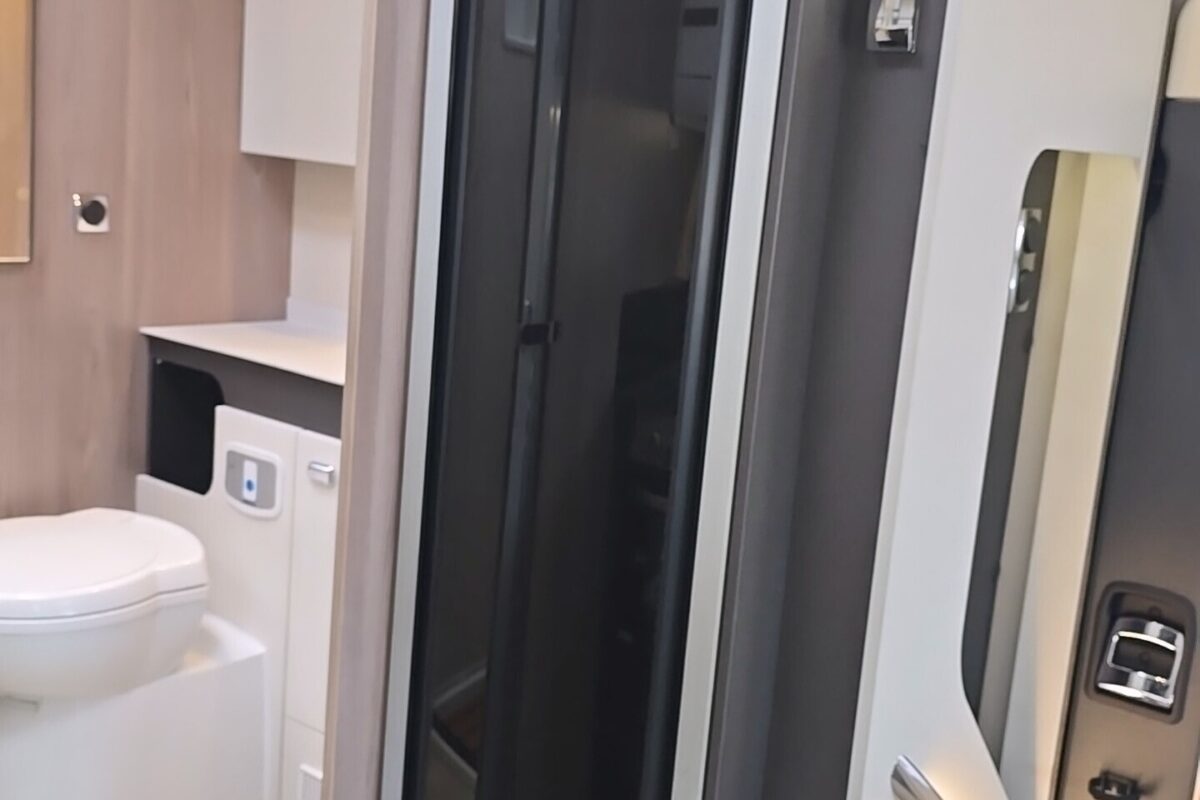 2025 SWIFT ESCAPE 640 FRIDGE