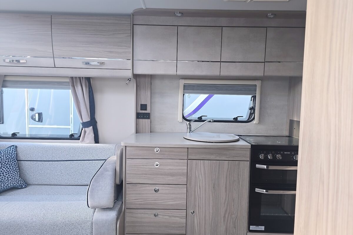 2024 ELDDIS CHATSWORTH 868 6 BERTH CARAVAN