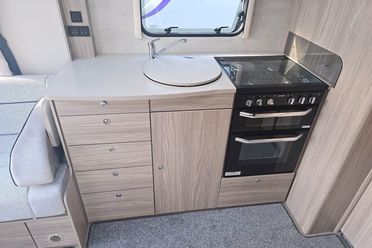 2024 ELDDIS CHATSWORTH 868 6 BERTH CARAVAN