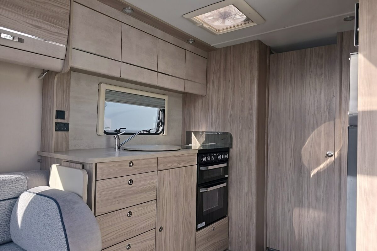 2024 ELDDIS CHATSWORTH 868 6 BERTH CARAVAN