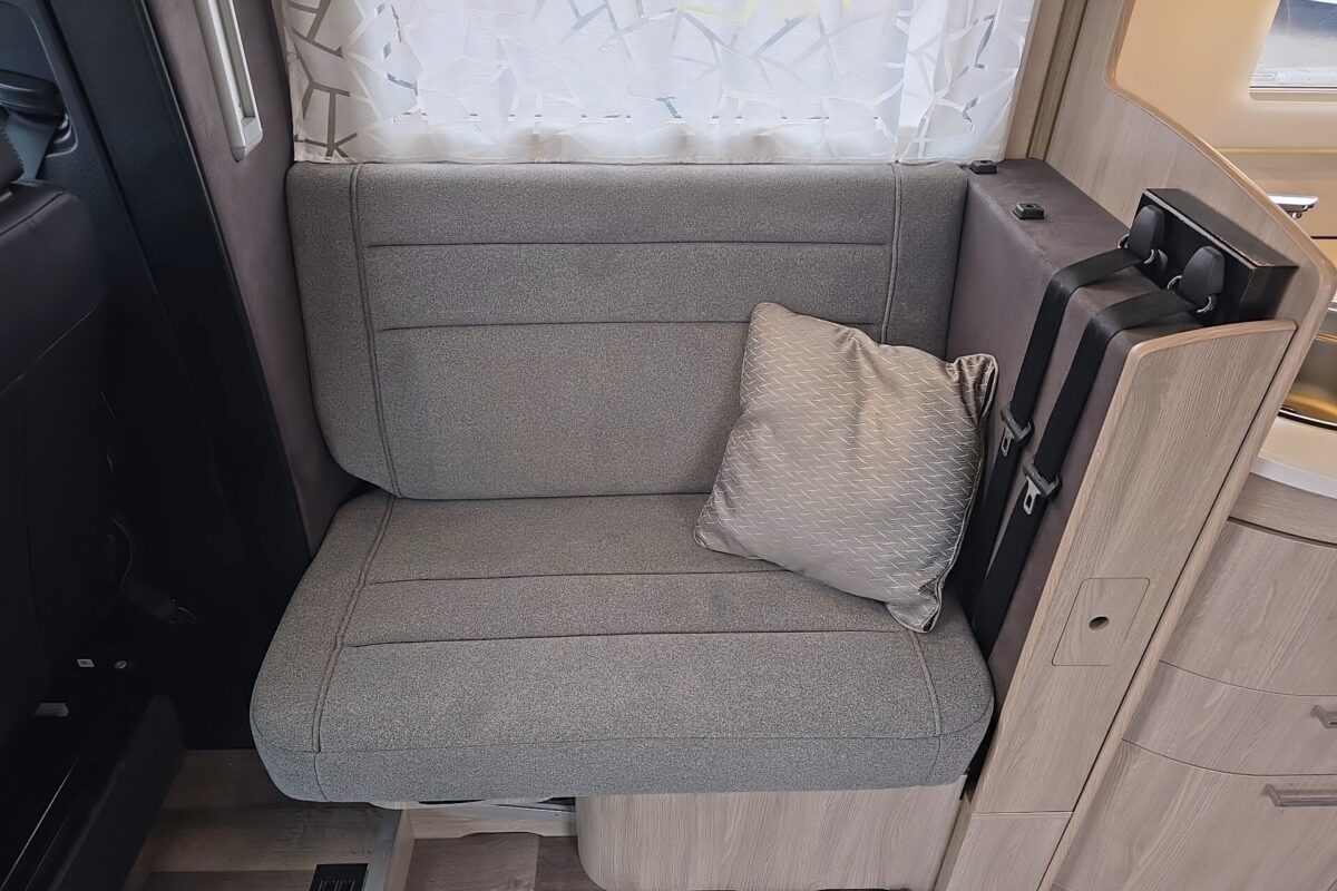 2023 COACHMAN TRAVEL MASTER 545 SEATING