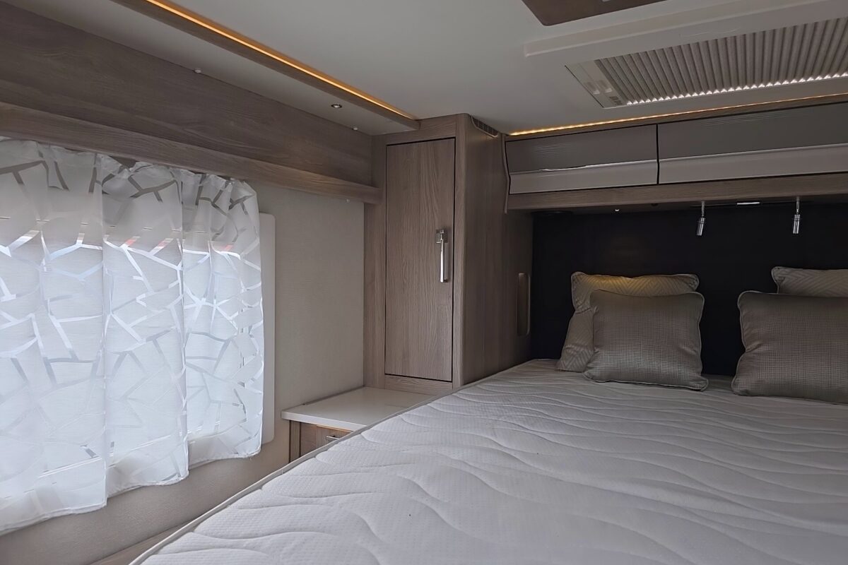 2023 COACHMAN TRAVEL MASTER 545 BEDROOM