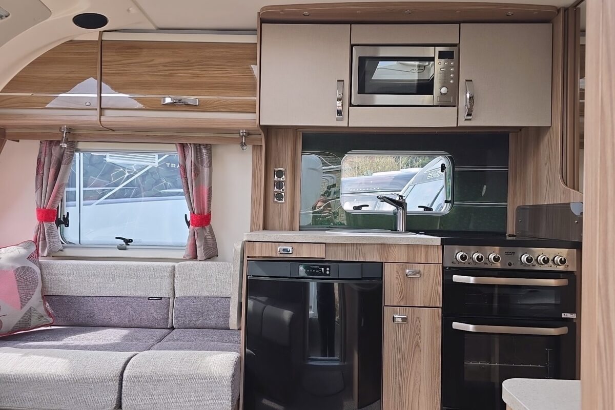 2018 SWIFT CHALLENGER 565 INTERNAL