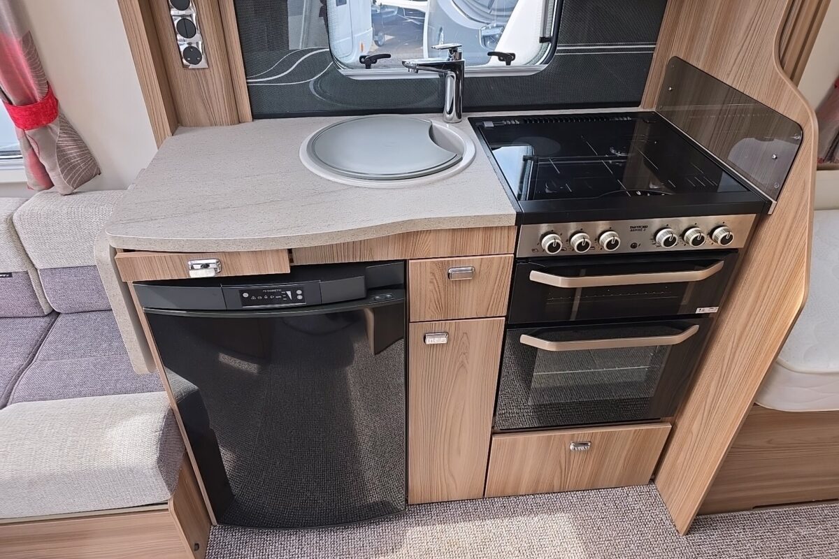 2018 SWIFT CHALLENGER 565 INTERNAL