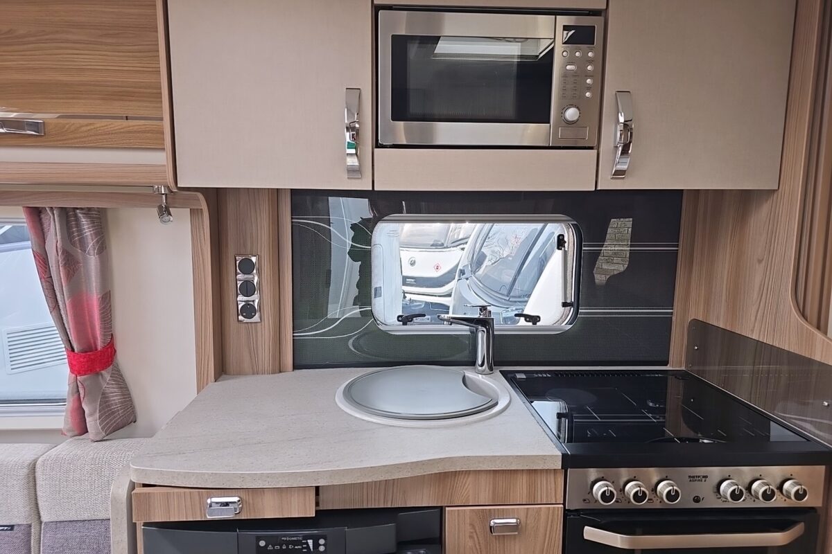 2018 SWIFT CHALLENGER 565 INTERNAL