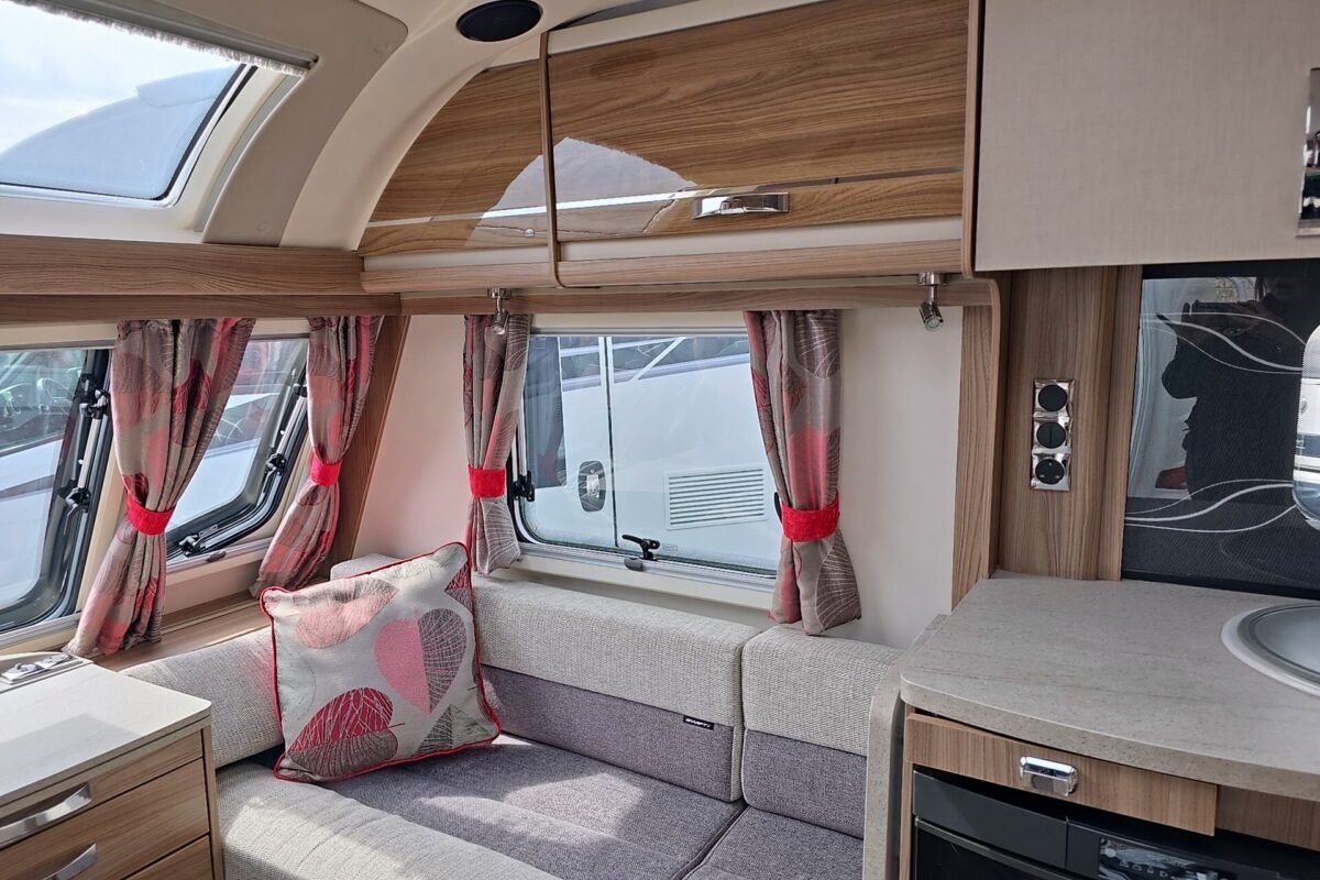 2018 SWIFT CHALLENGER 565 INTERNAL