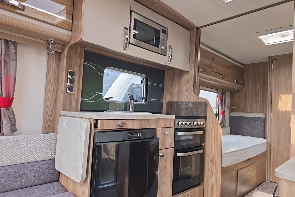 2018 SWIFT CHALLENGER 565 INTERNAL