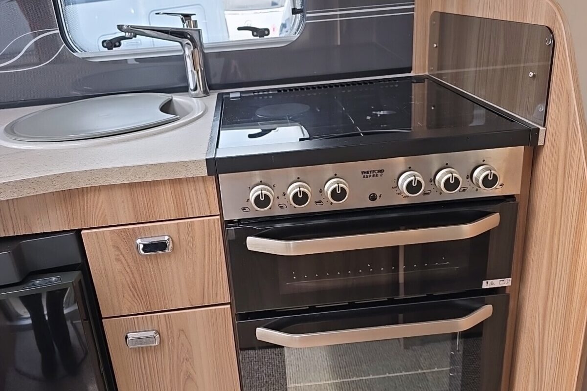 2018 SWIFT CHALLENGER 565 INTERNAL