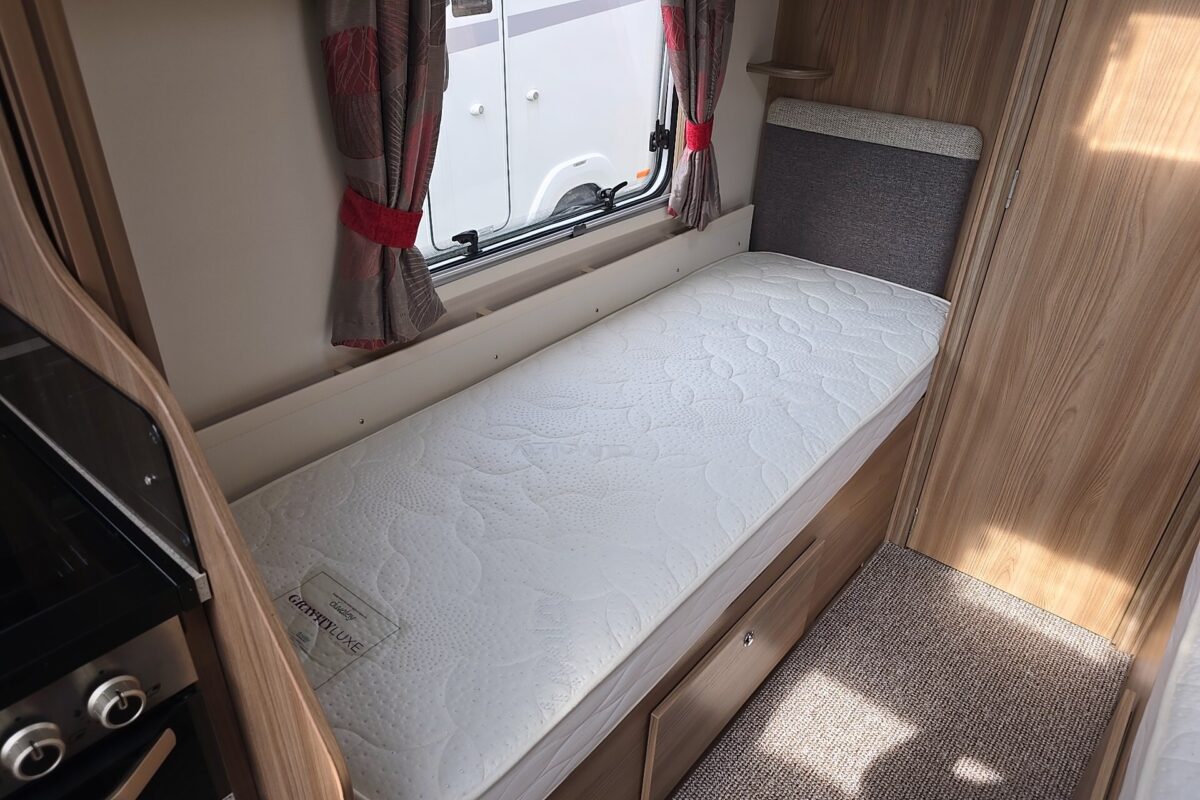 2018 SWIFT CHALLENGER 565 INTERNAL