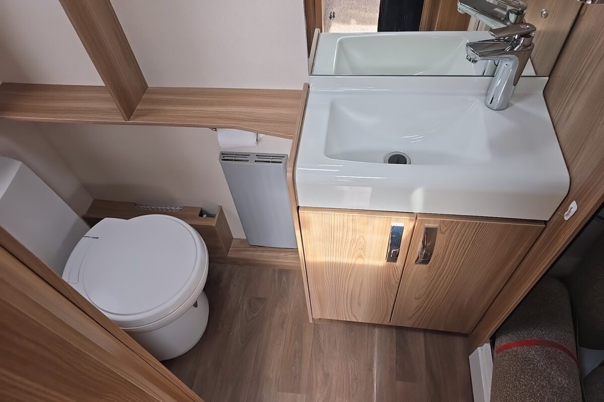 2018 SWIFT CHALLENGER 565 INTERNAL