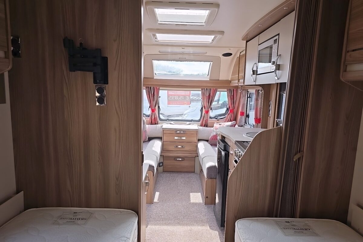 2018 SWIFT CHALLENGER 565 INTERNAL