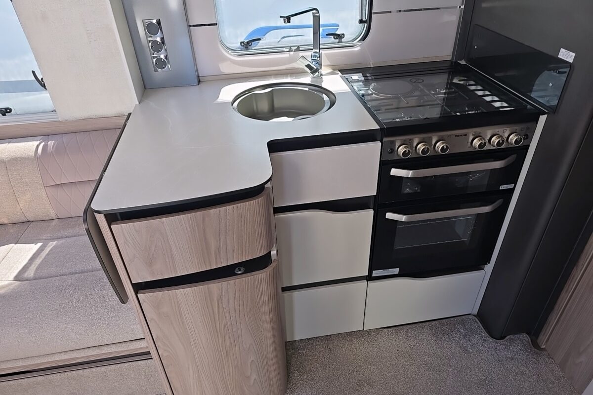2024 SWIFT ELEGANCE GRANDE 850