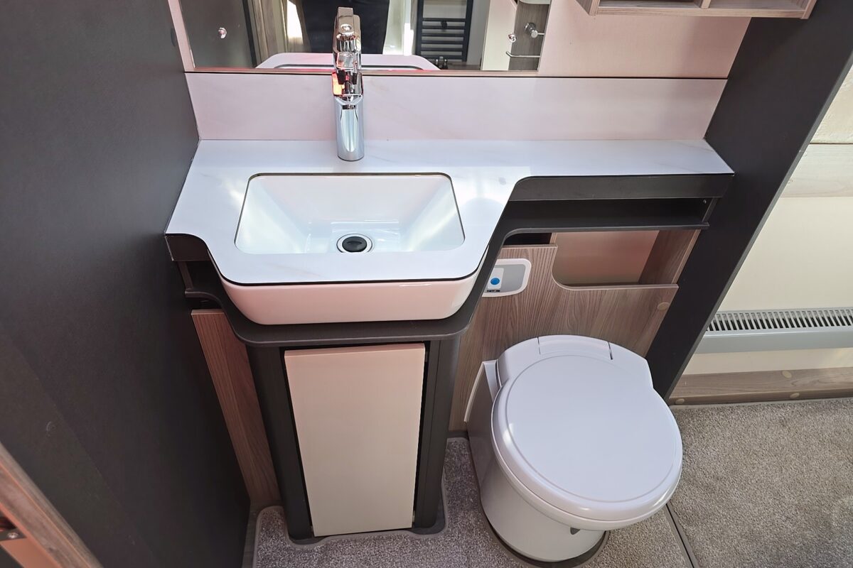 2024 SWIFT ELEGANCE GRANDE 850
