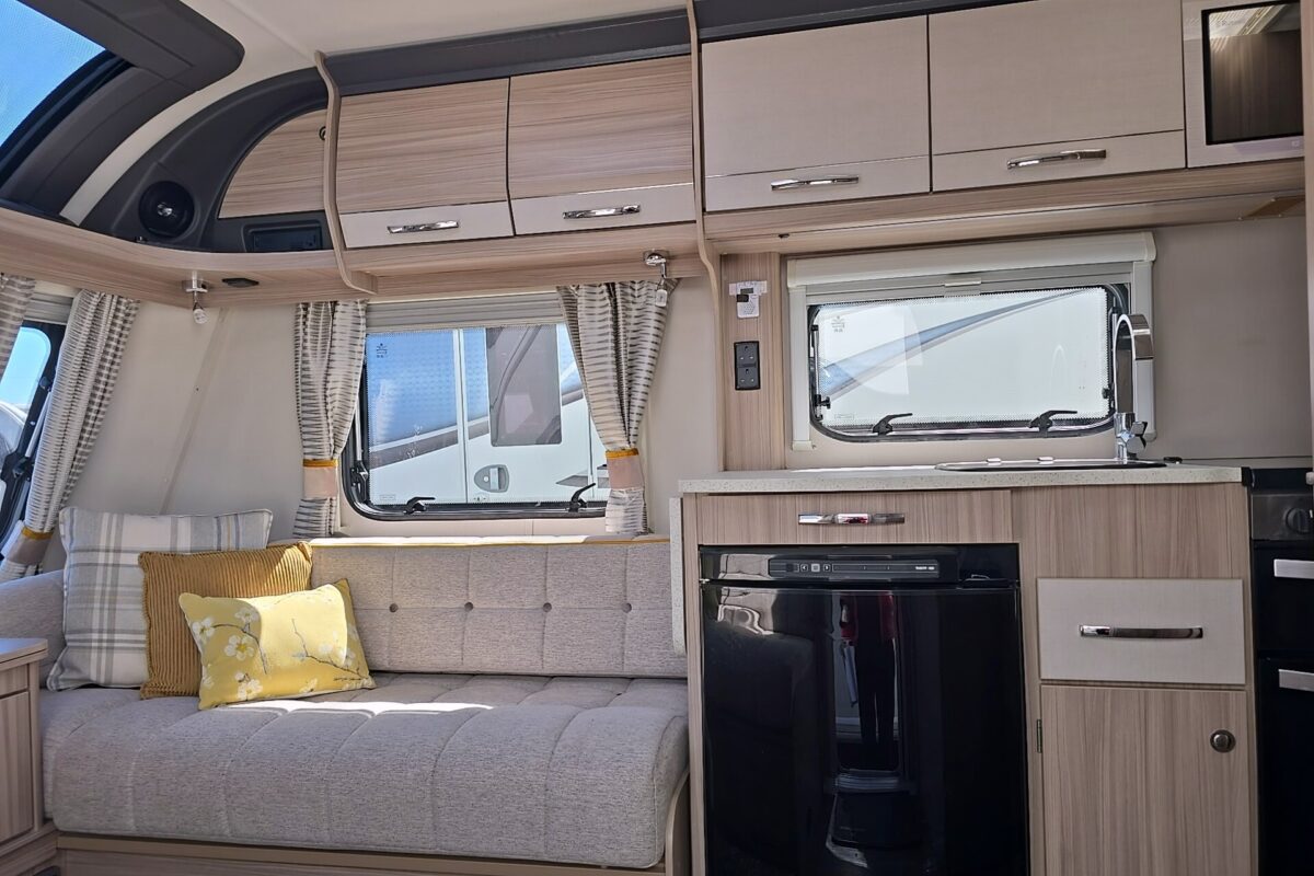 2019 COACHMAN VISION 545 CARAVAN