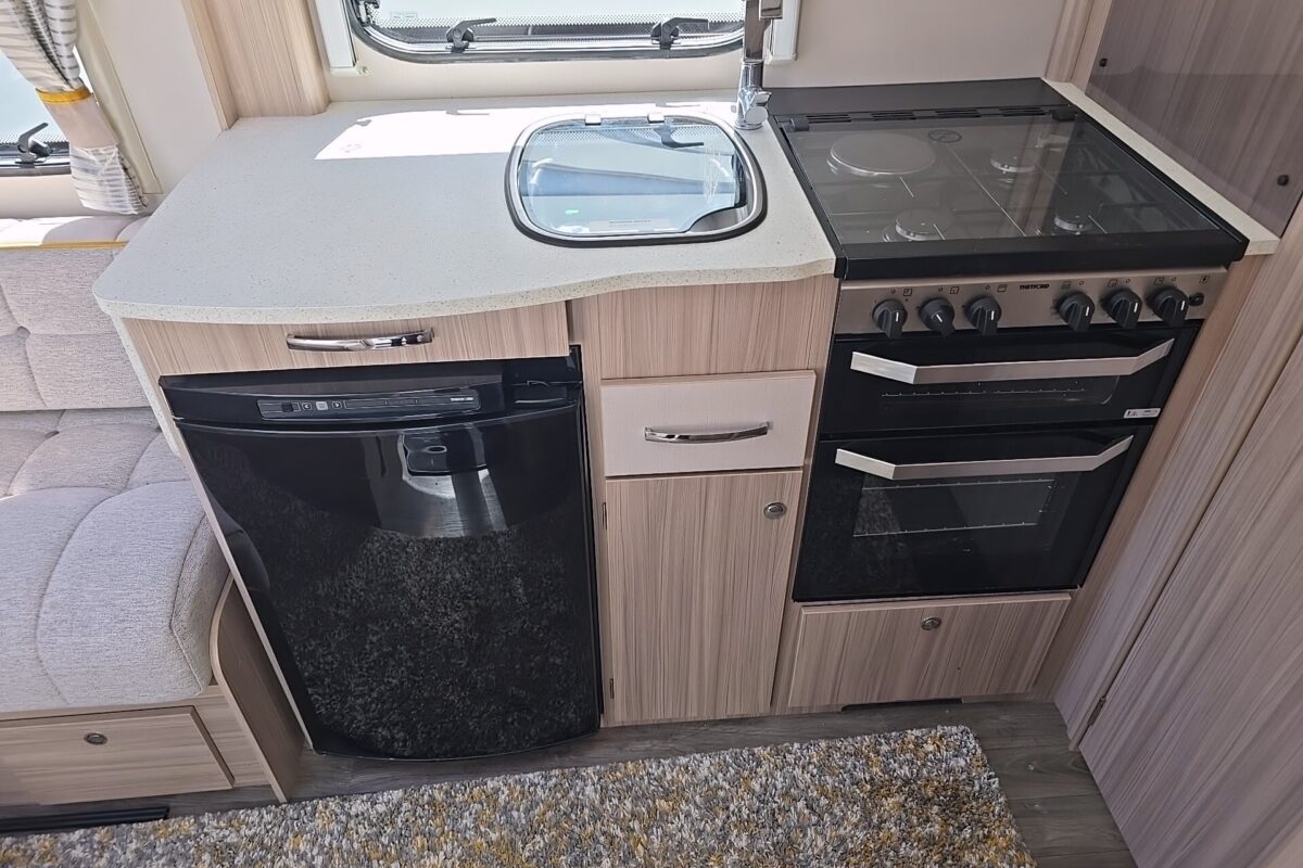 2019 COACHMAN VISION 545 CARAVAN