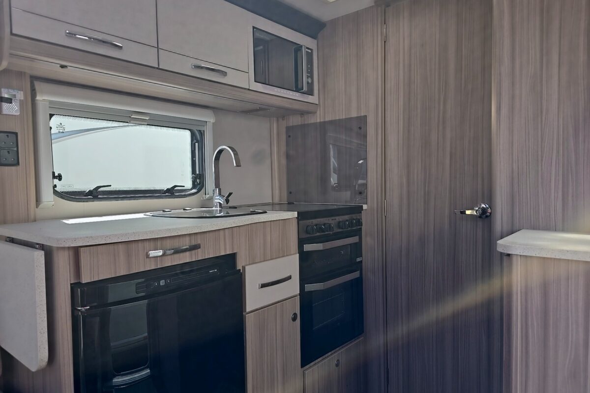 2019 COACHMAN VISION 545 CARAVAN