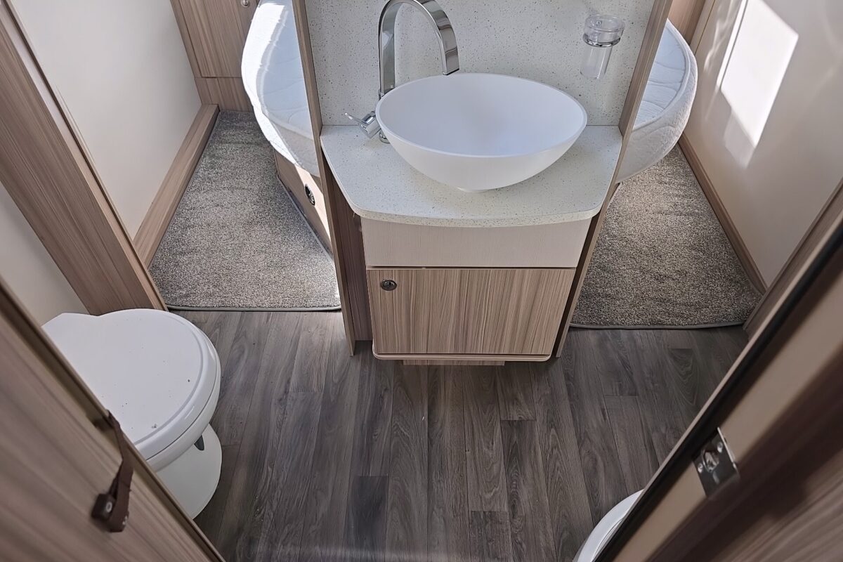 2019 COACHMAN VISION 545 CARAVAN