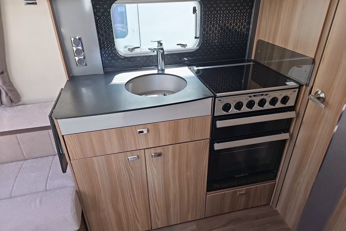 2019 SWIFT ELEGANCE 560