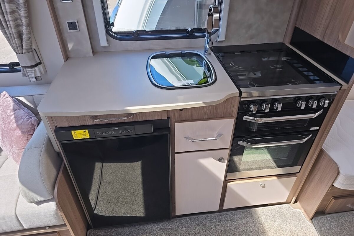 2020 COACHMAN VIP 565