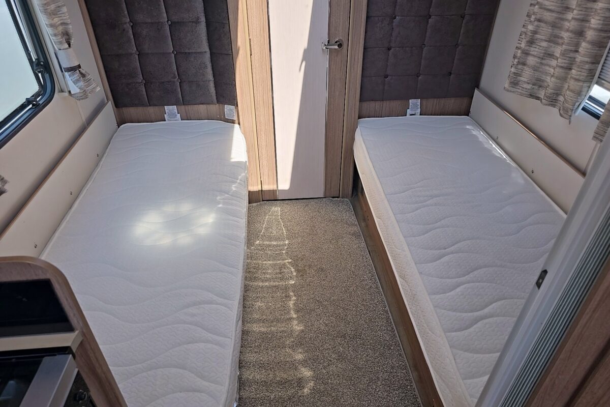 2020 COACHMAN VIP 565