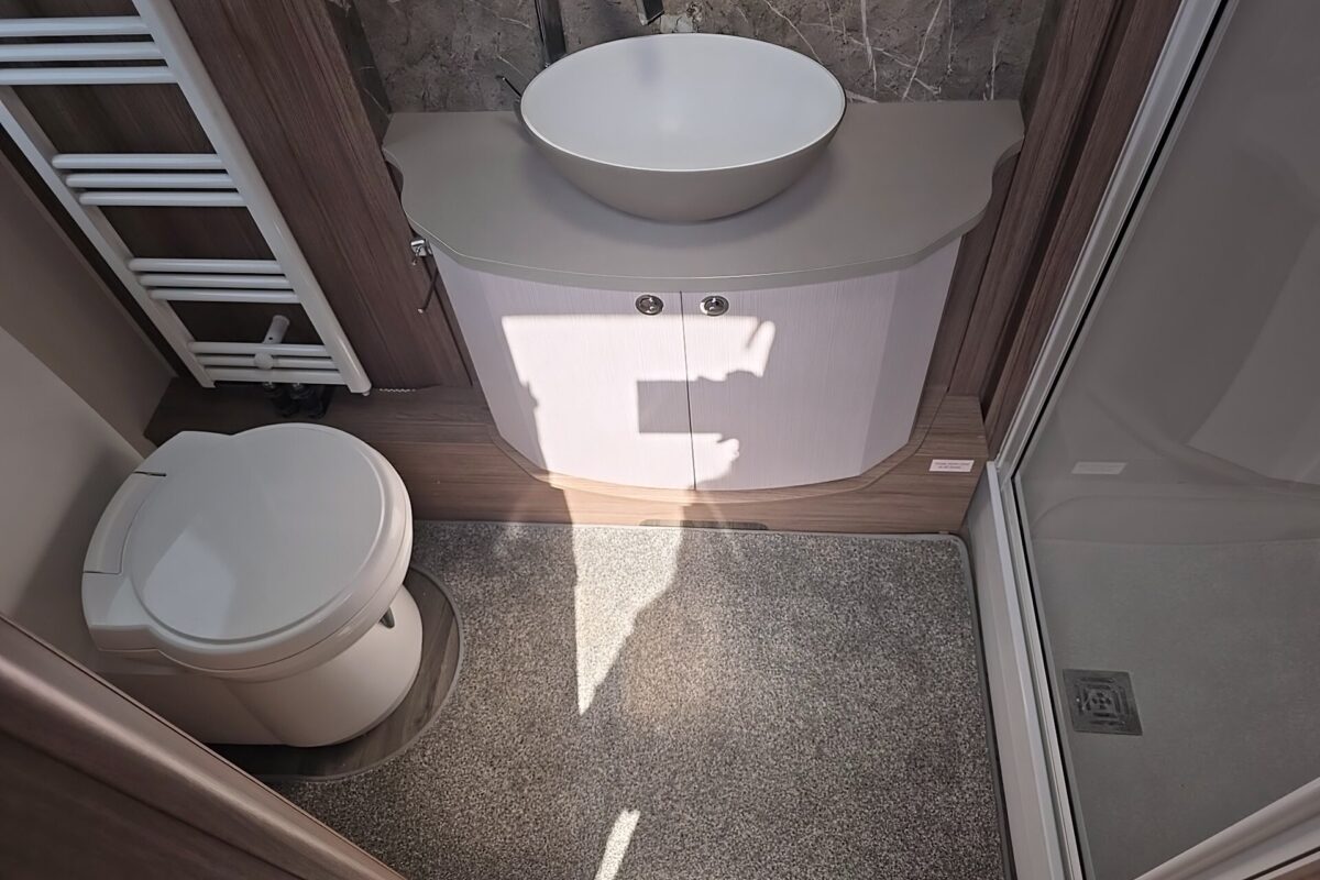 2020 COACHMAN VIP 565