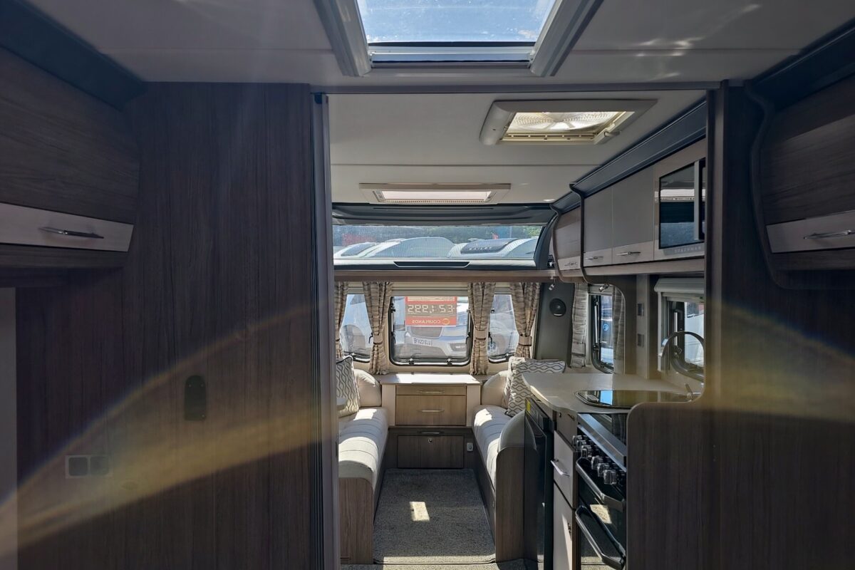 2020 COACHMAN VIP 565